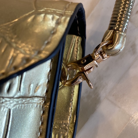 Gold Metallic Croc Embossed Faux Leather Mini Crossbody Bag EUC - Picture 5 of 9